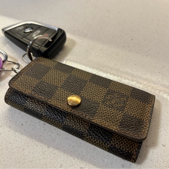 LOUIS VUITTON KEY HOLDER - Picture 4 of 9